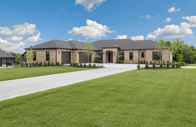 Brick ranch with arched entry