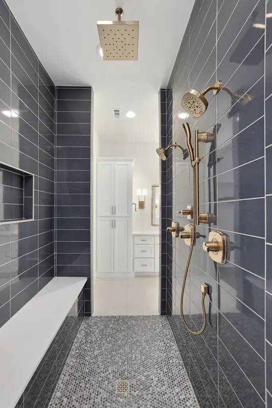 Walk-in shower, The Poolside Retreat
