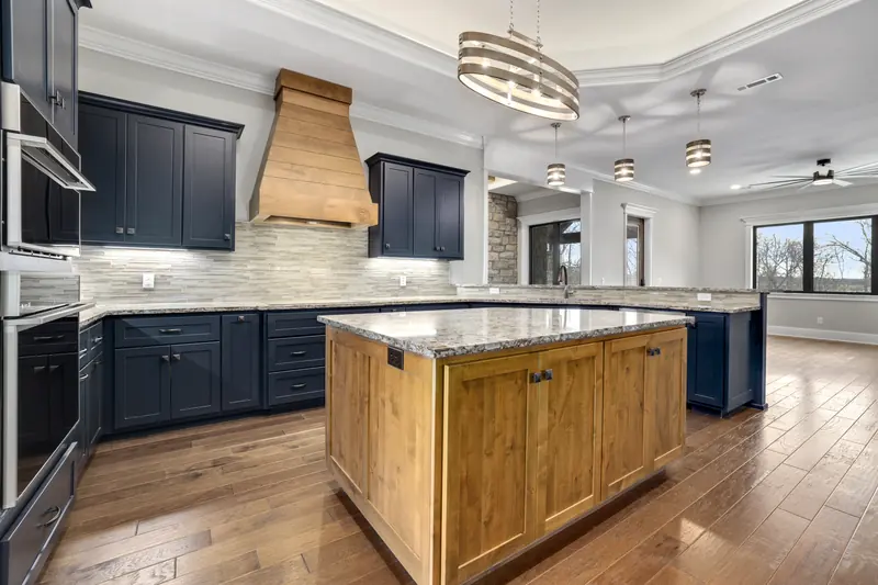 Kitchen island, The Stone & Timber Ranch