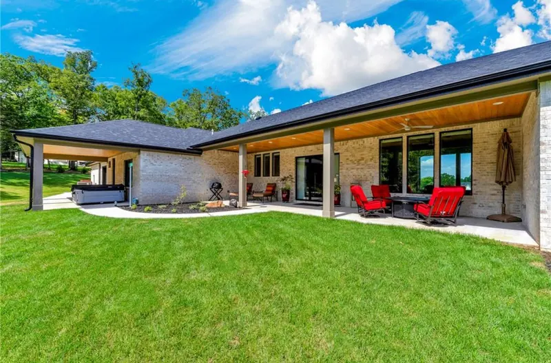 Back yard, The Sunset Modern Ranch
