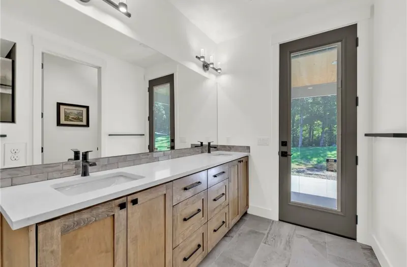 Primary bath, The Sunset Modern Ranch